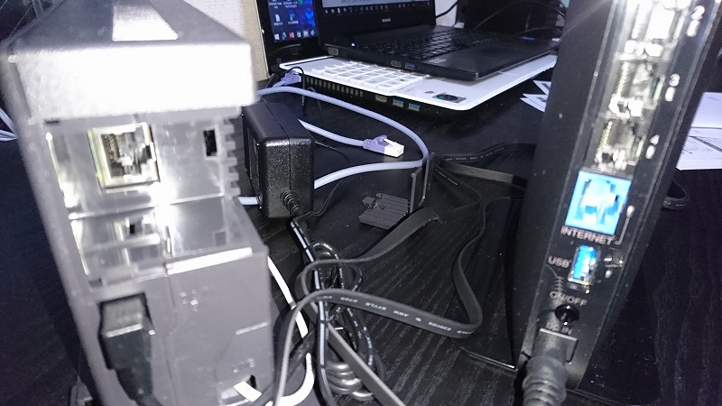 モデム　ルーター　差込口